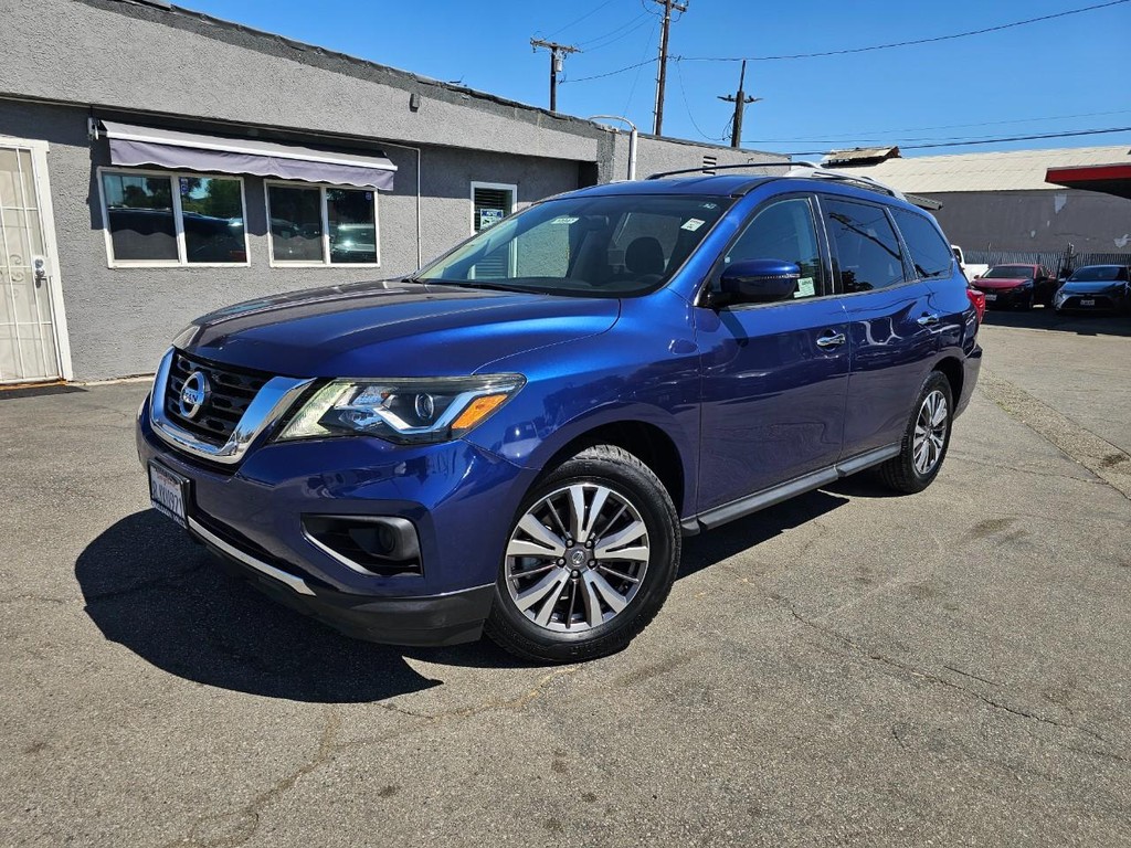 Nissan Pathfinder Vehicle Full-screen Gallery Image 2