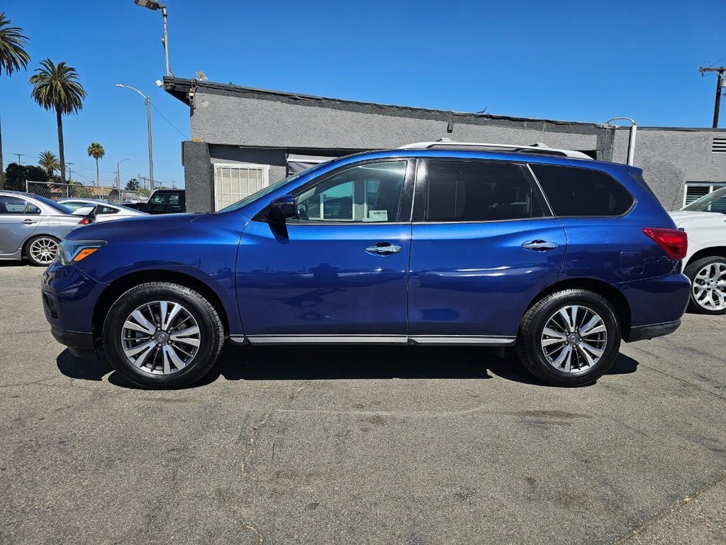 Nissan Pathfinder Vehicle Full-screen Gallery Image 3