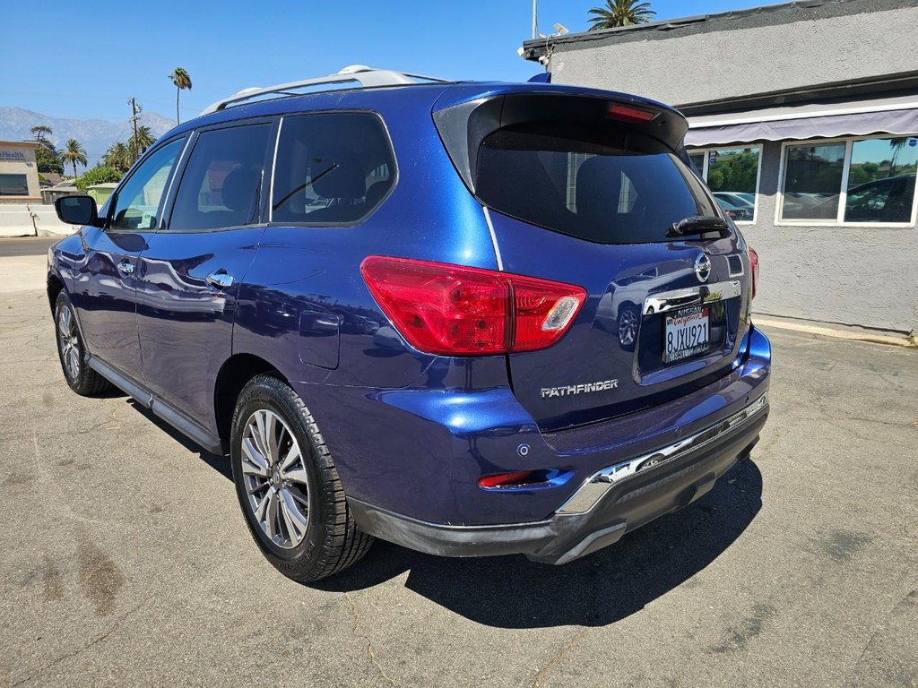 Nissan Pathfinder Vehicle Full-screen Gallery Image 4