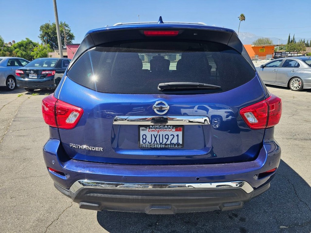 Nissan Pathfinder Vehicle Full-screen Gallery Image 5