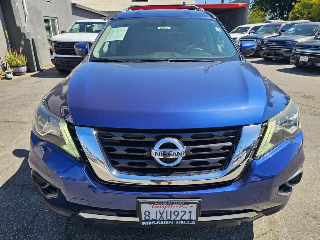 Nissan Pathfinder Vehicle Full-screen Gallery Image 9