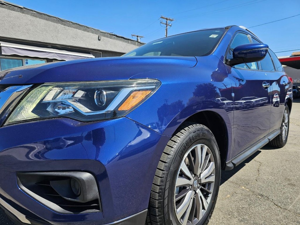 Nissan Pathfinder Vehicle Full-screen Gallery Image 11