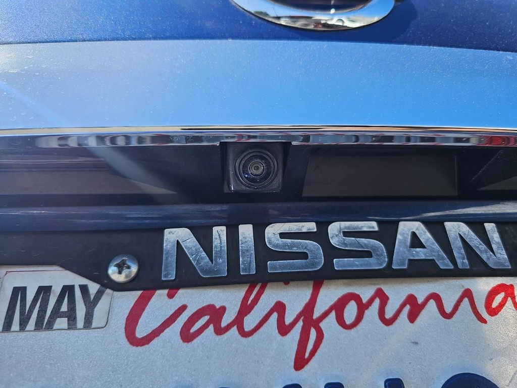Nissan Pathfinder Vehicle Full-screen Gallery Image 14