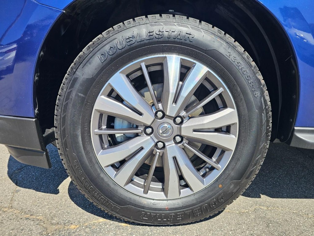 Nissan Pathfinder Vehicle Full-screen Gallery Image 15