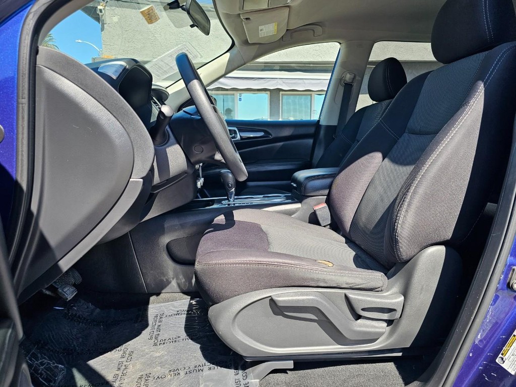 Nissan Pathfinder Vehicle Full-screen Gallery Image 17