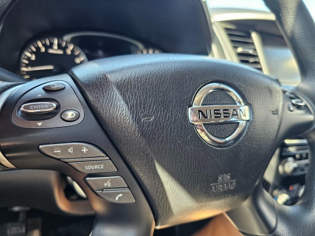 Nissan Pathfinder Vehicle Full-screen Gallery Image 19