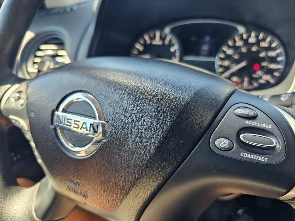 Nissan Pathfinder Vehicle Full-screen Gallery Image 20