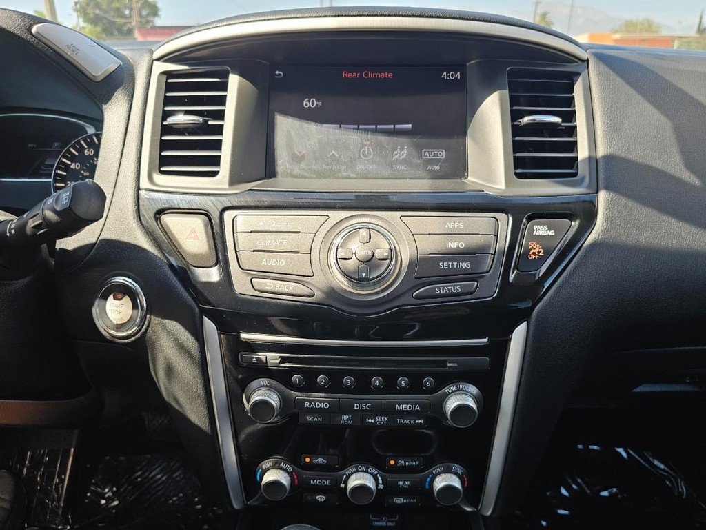 Nissan Pathfinder Vehicle Full-screen Gallery Image 22