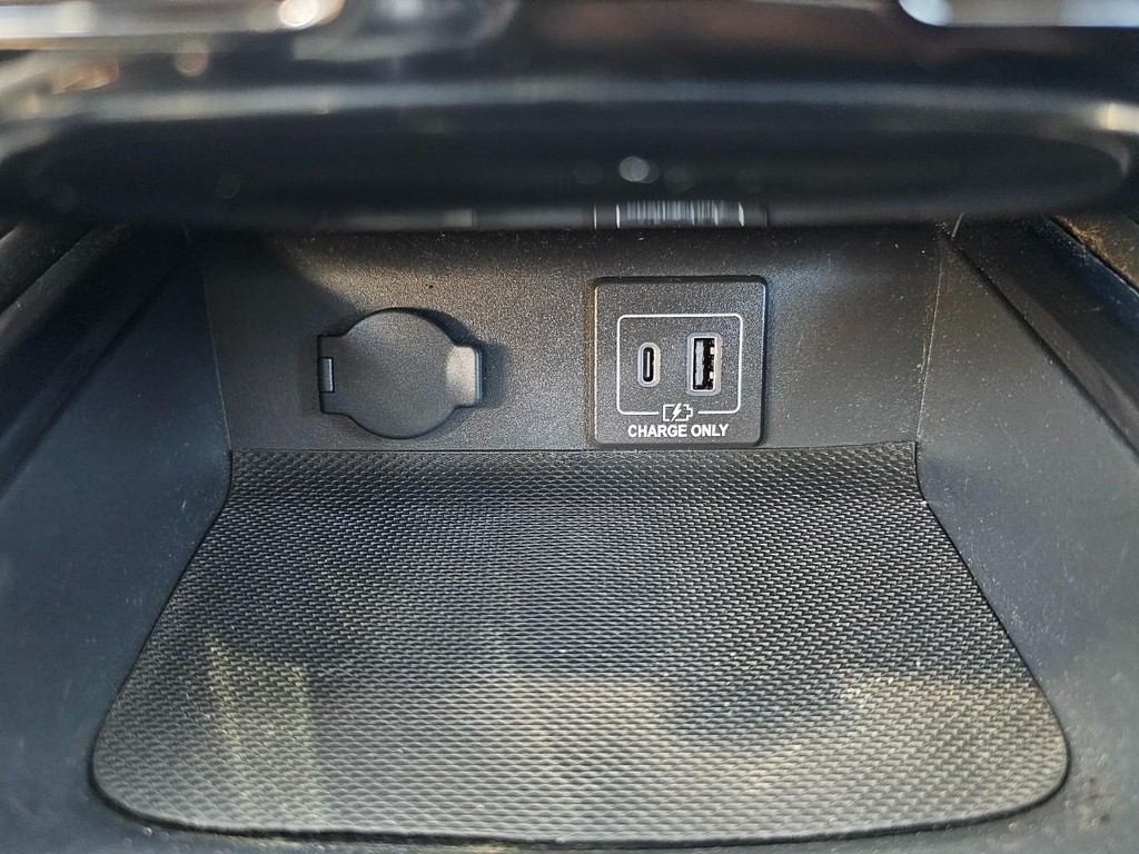Nissan Pathfinder Vehicle Full-screen Gallery Image 24