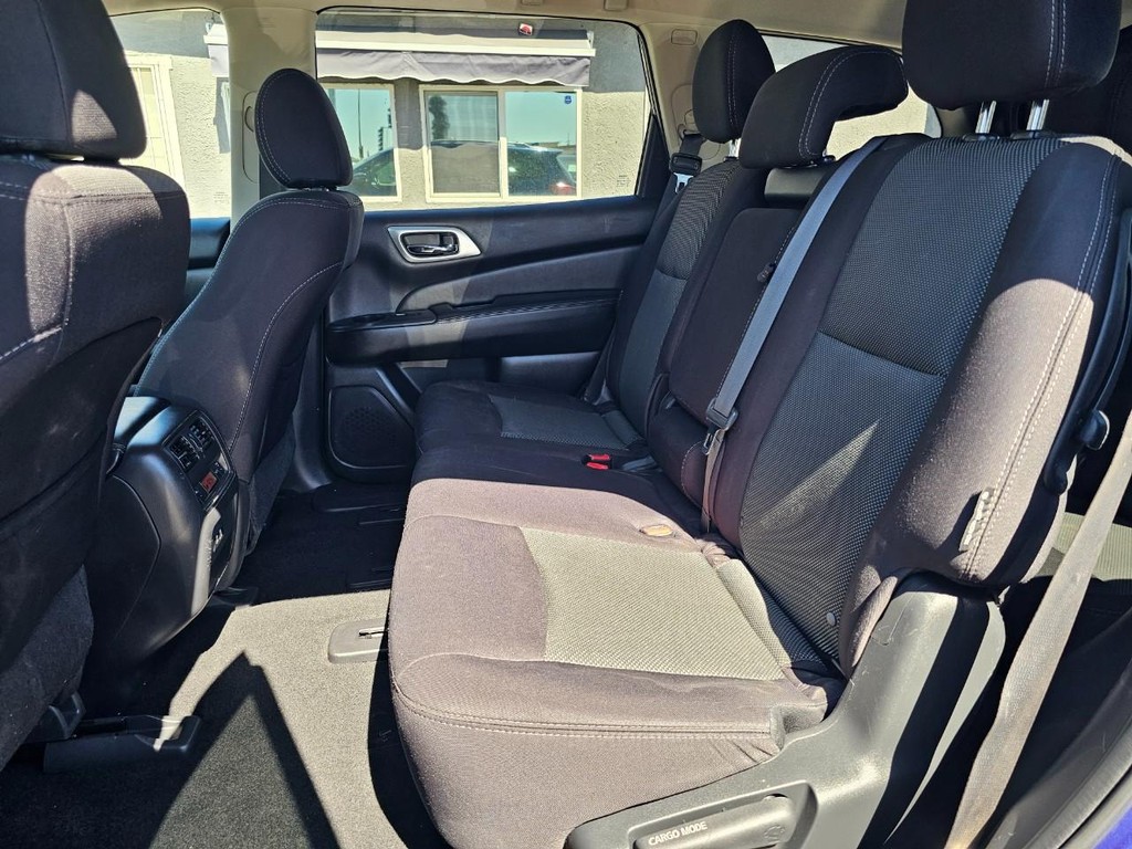 Nissan Pathfinder Vehicle Full-screen Gallery Image 26