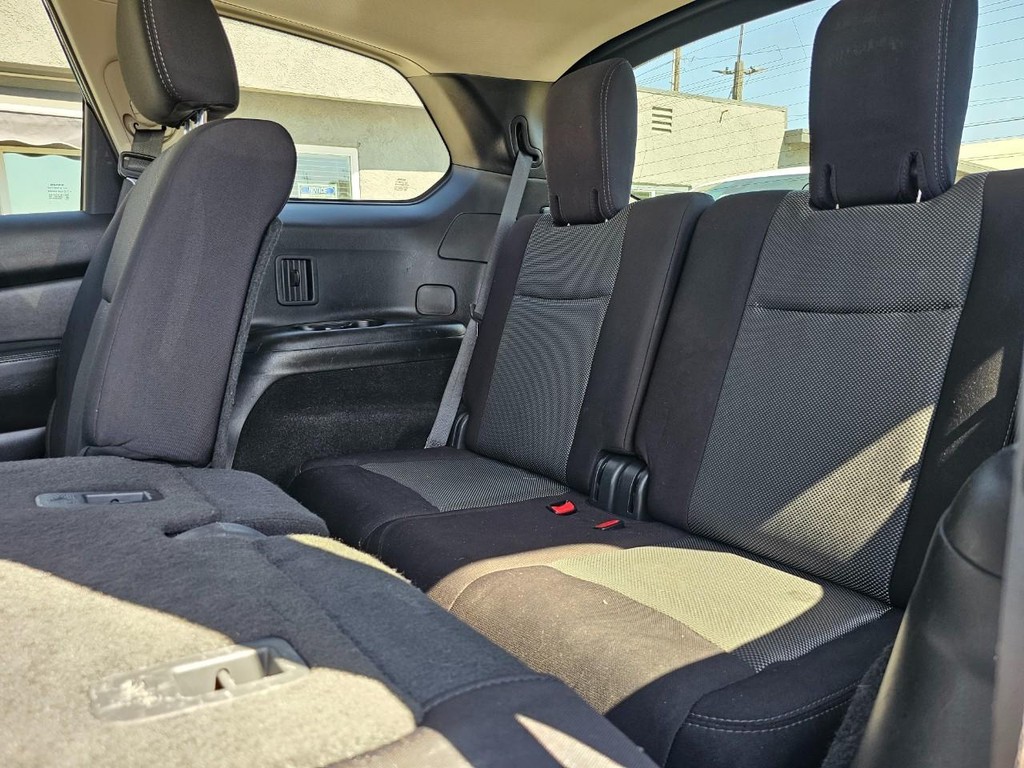 Nissan Pathfinder Vehicle Full-screen Gallery Image 27