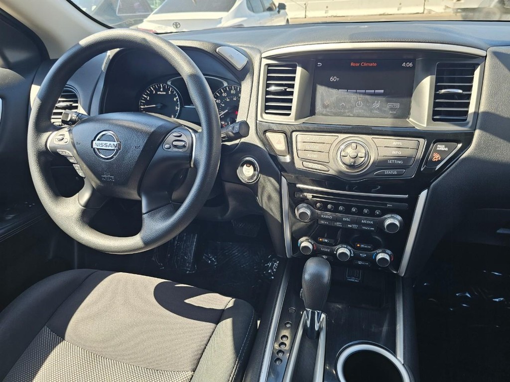 Nissan Pathfinder Vehicle Full-screen Gallery Image 32