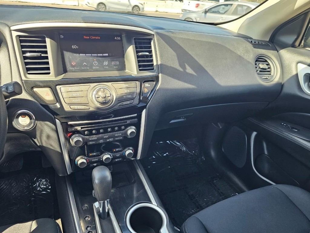 Nissan Pathfinder Vehicle Full-screen Gallery Image 33