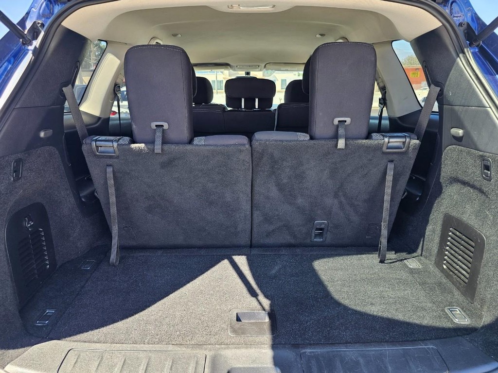 Nissan Pathfinder Vehicle Full-screen Gallery Image 36