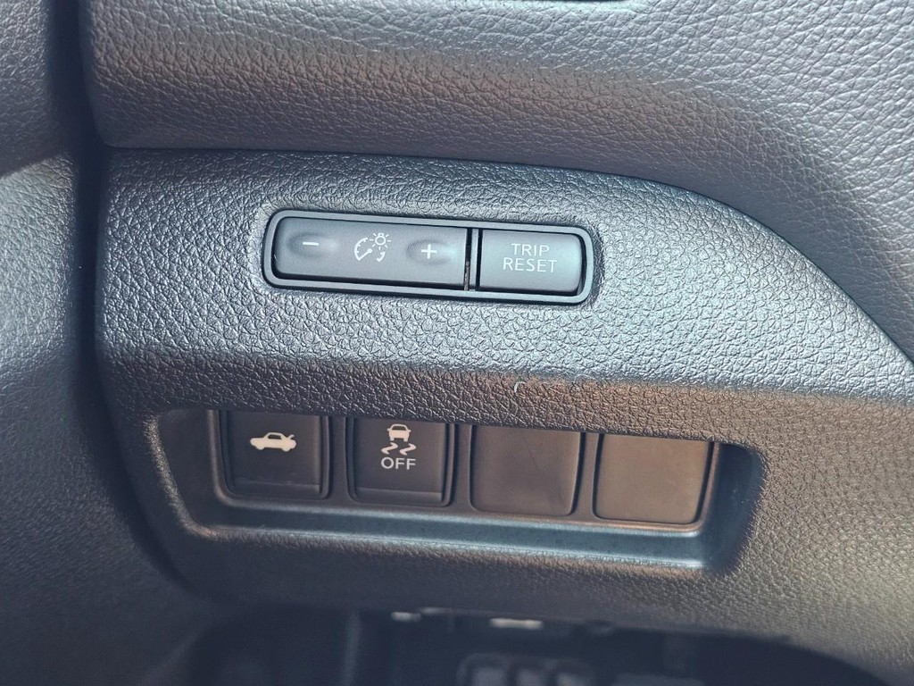 Nissan Altima Vehicle Full-screen Gallery Image 19