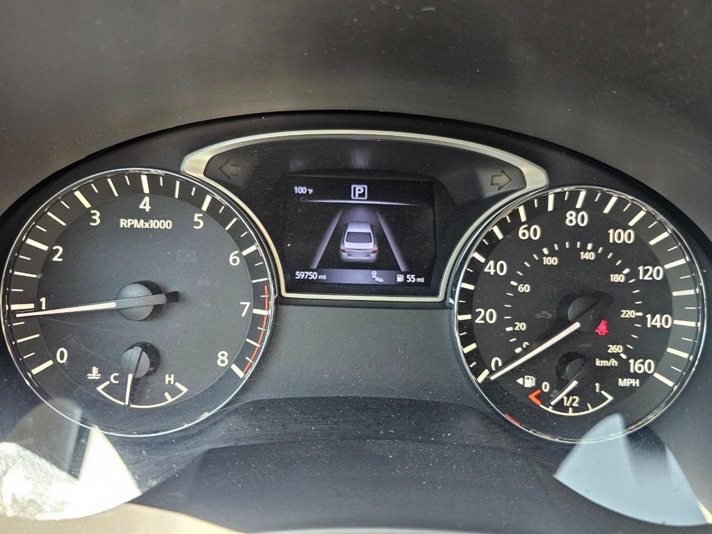 Nissan Altima Vehicle Full-screen Gallery Image 20