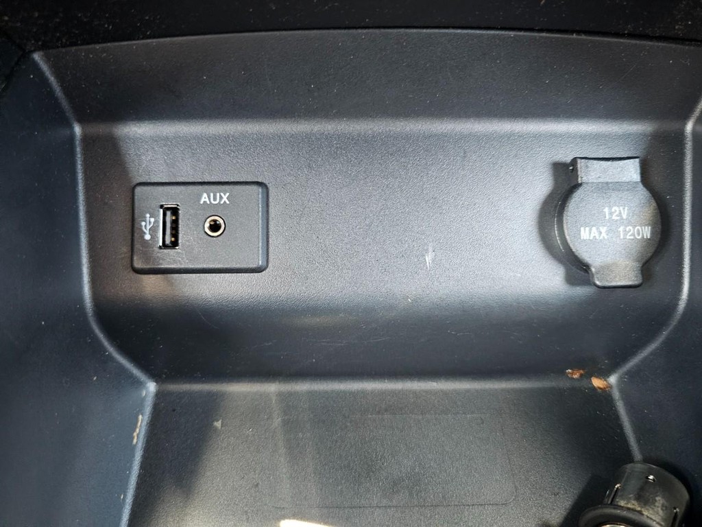 Nissan Altima Vehicle Full-screen Gallery Image 23