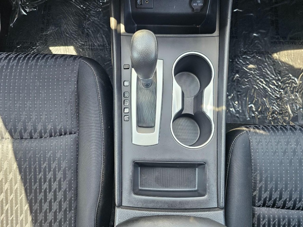 Nissan Altima Vehicle Full-screen Gallery Image 33