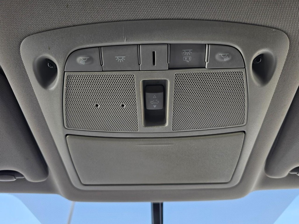Nissan Altima Vehicle Full-screen Gallery Image 34