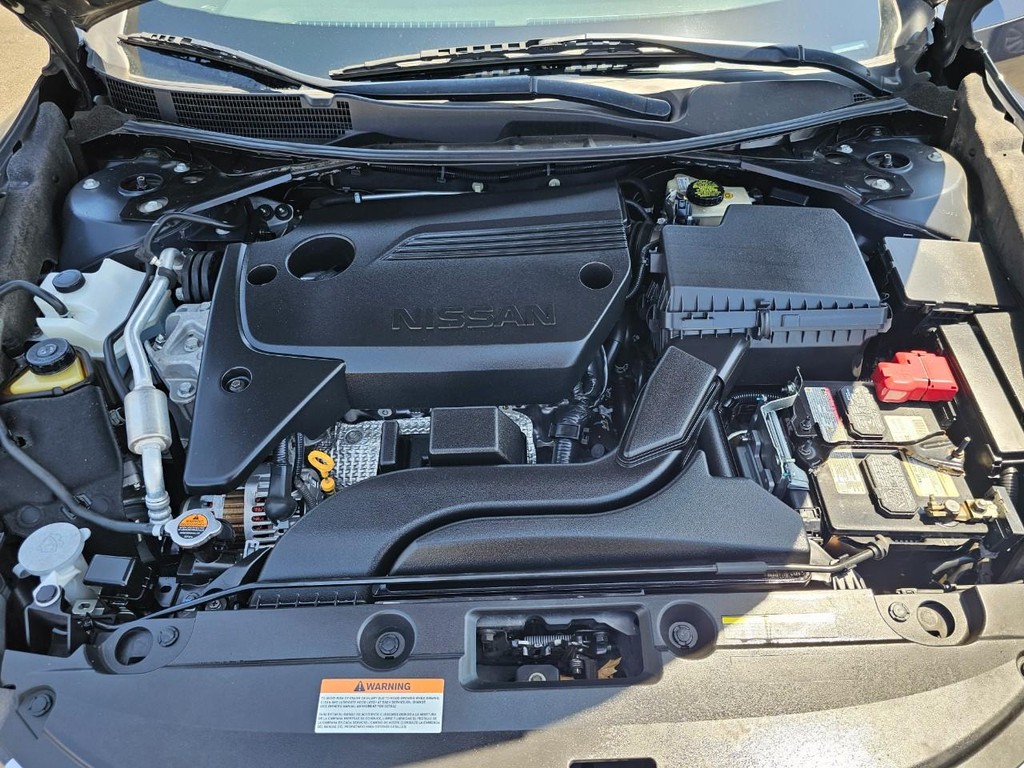 Nissan Altima Vehicle Full-screen Gallery Image 37