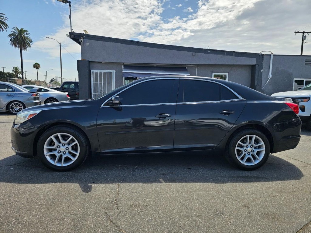 Chevrolet Malibu Vehicle Full-screen Gallery Image 2