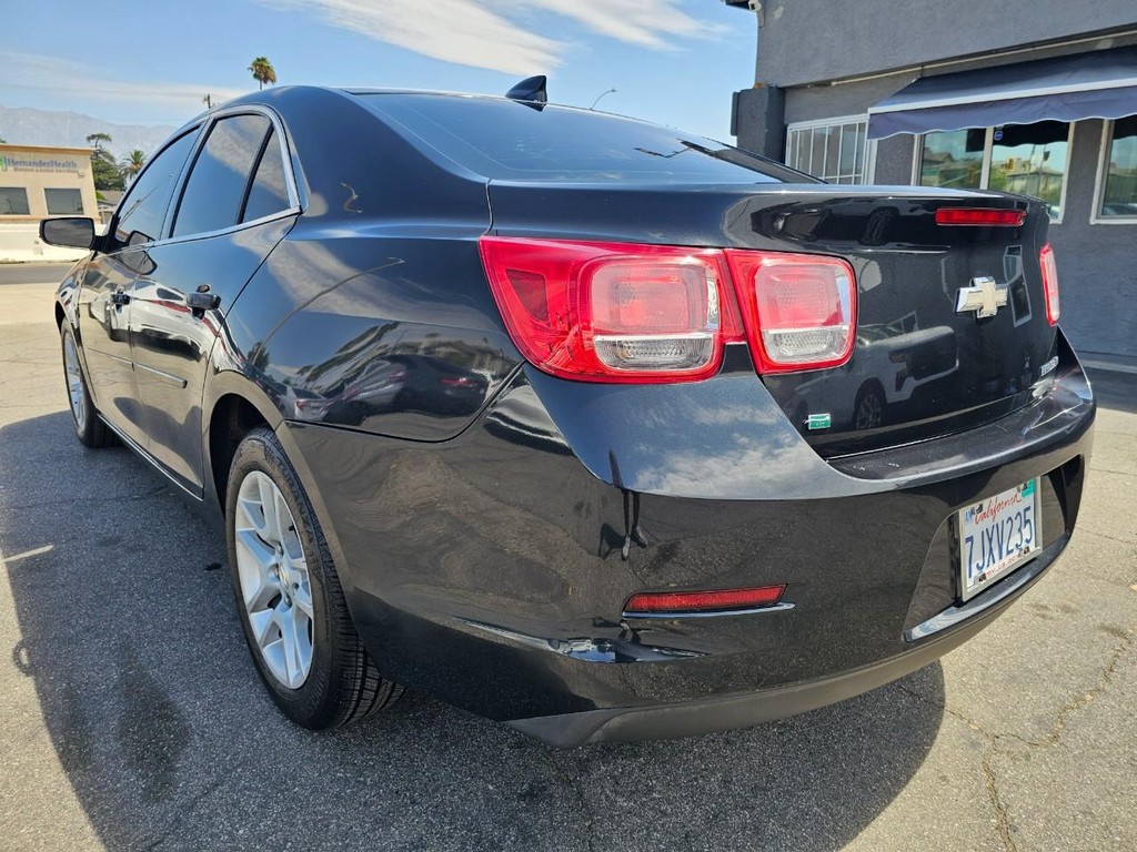 Chevrolet Malibu Vehicle Full-screen Gallery Image 3