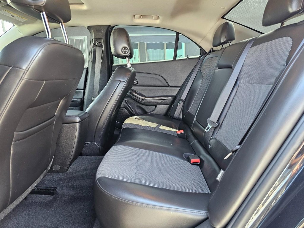 Chevrolet Malibu Vehicle Full-screen Gallery Image 24