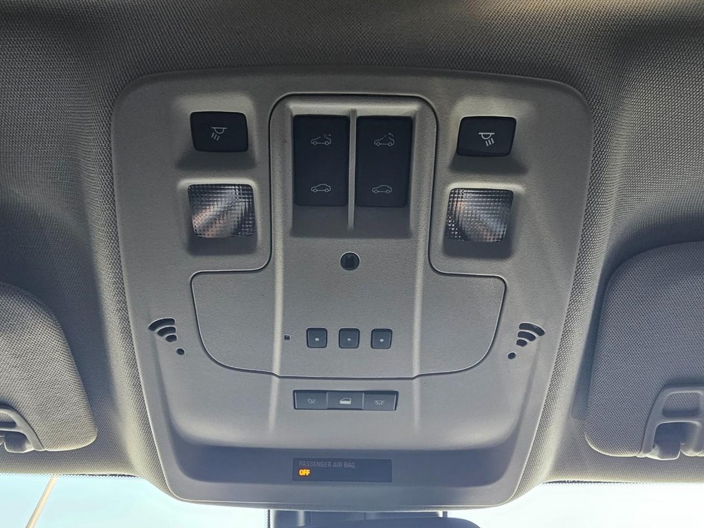 Chevrolet Malibu Vehicle Full-screen Gallery Image 30