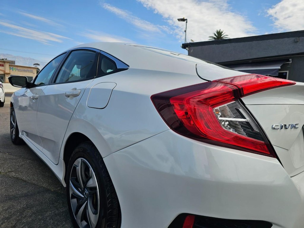 Honda Civic Sedan Vehicle Full-screen Gallery Image 11