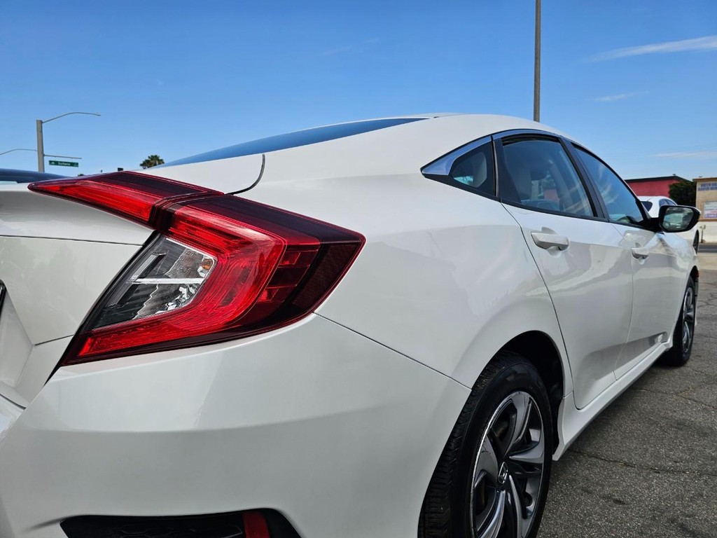 Honda Civic Sedan Vehicle Full-screen Gallery Image 12