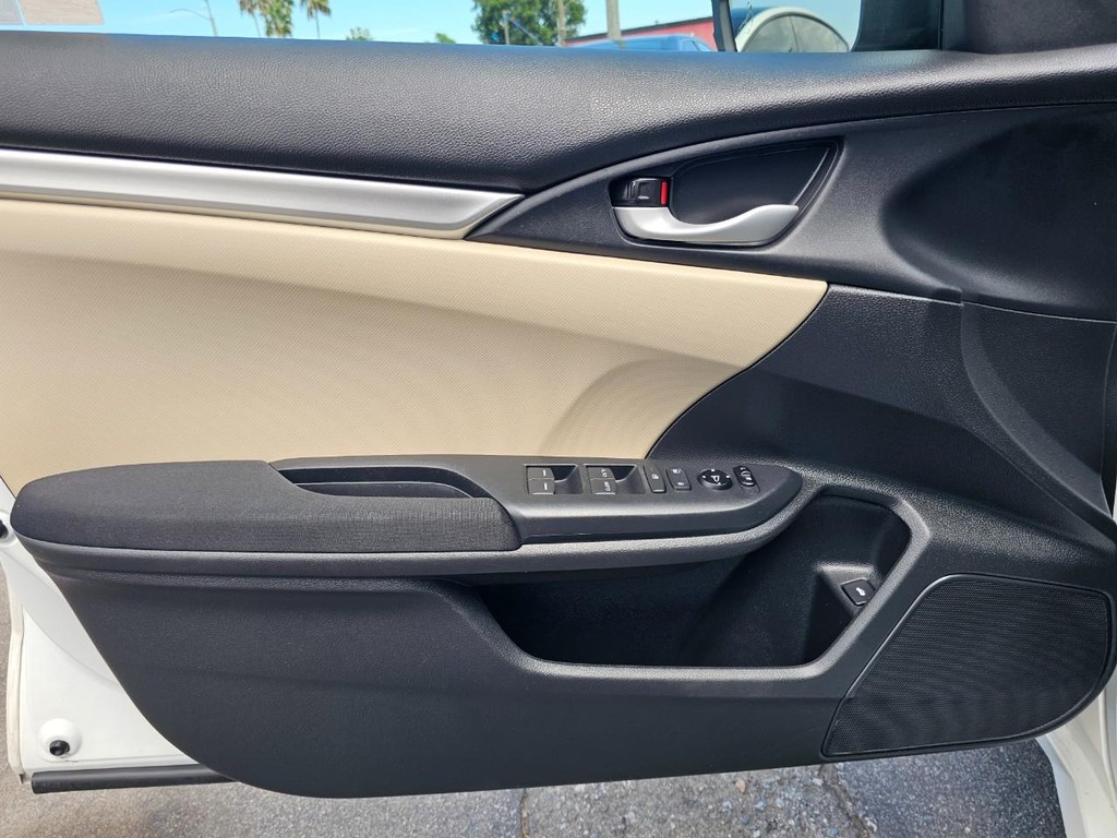 Honda Civic Sedan Vehicle Full-screen Gallery Image 15