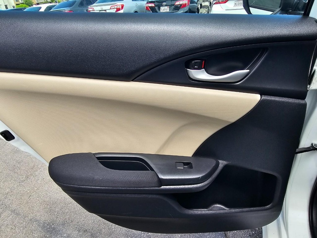 Honda Civic Sedan Vehicle Full-screen Gallery Image 23