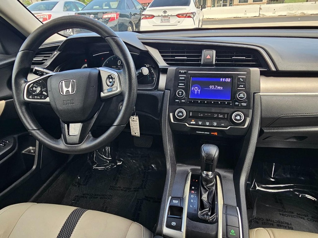 Honda Civic Sedan Vehicle Full-screen Gallery Image 28