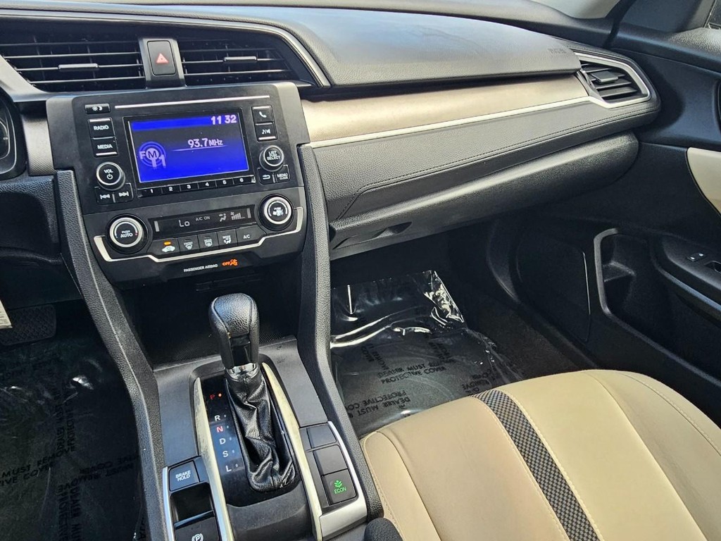 Honda Civic Sedan Vehicle Full-screen Gallery Image 29