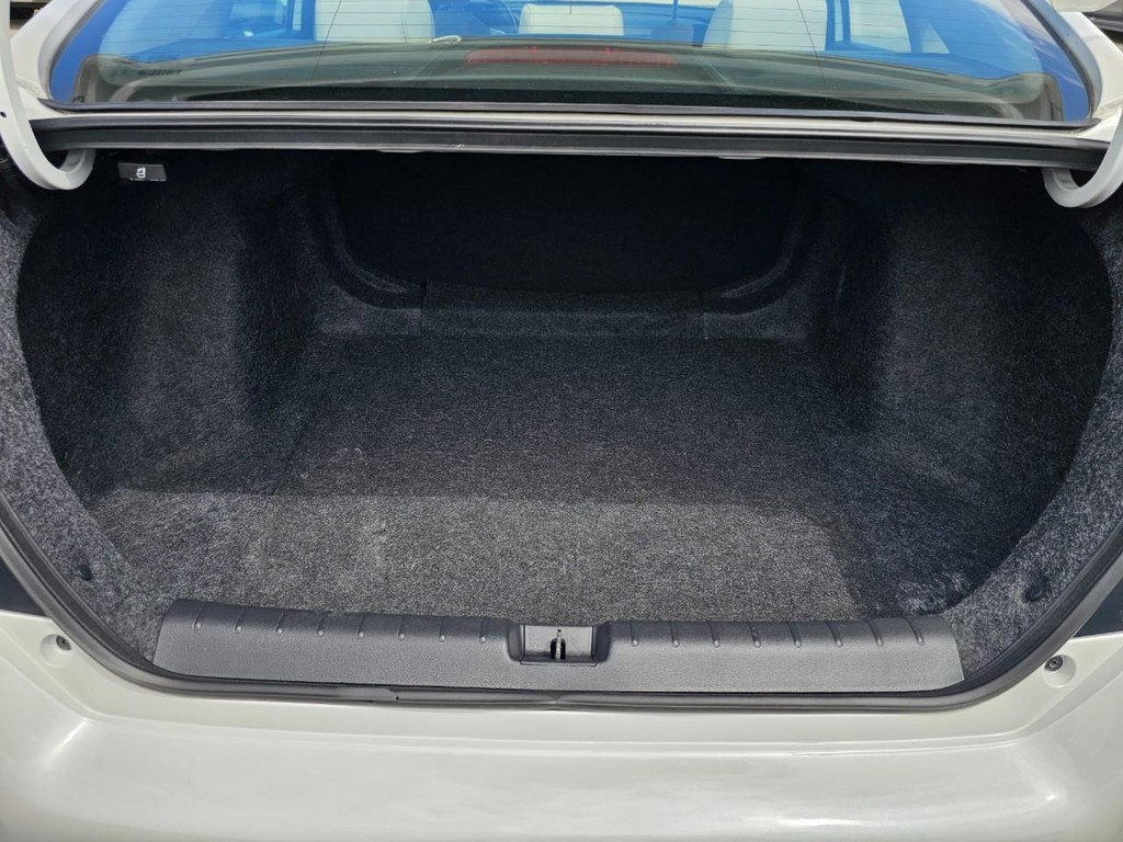 Honda Civic Sedan Vehicle Full-screen Gallery Image 32