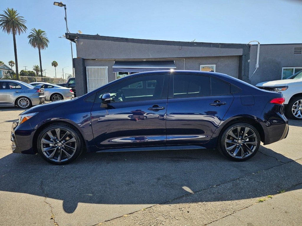 Toyota Corolla Vehicle Full-screen Gallery Image 2
