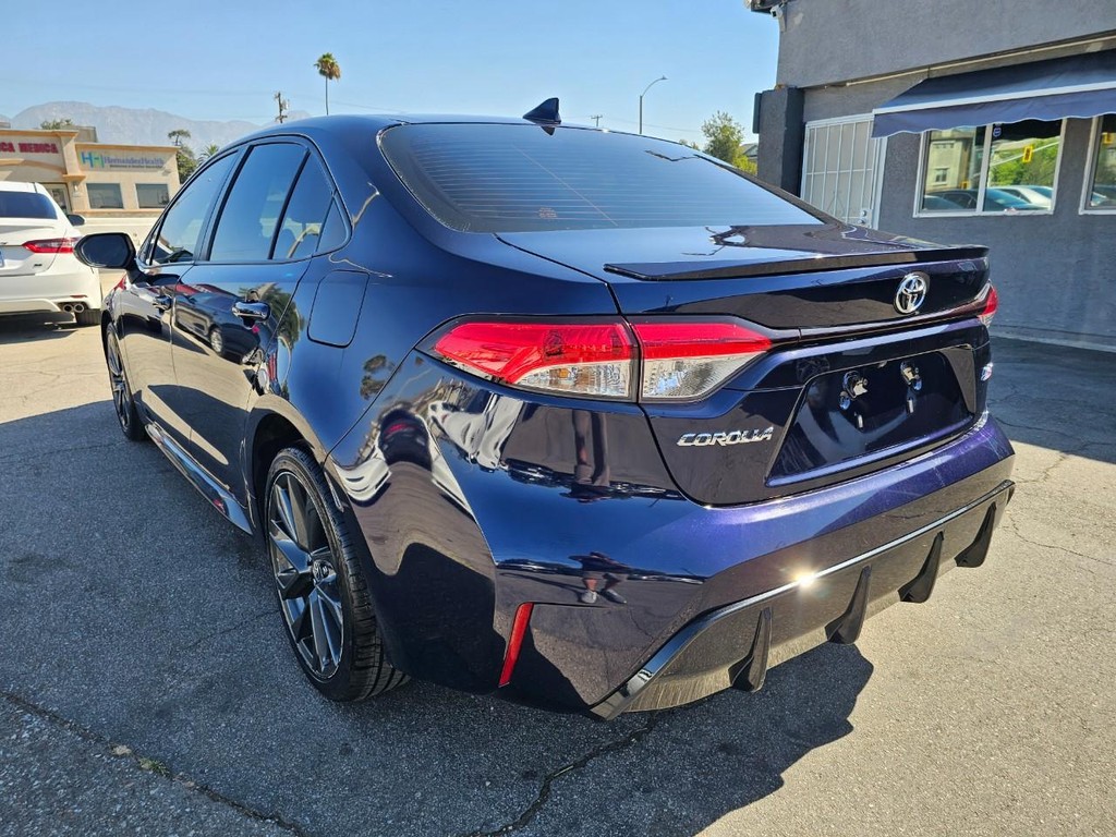 Toyota Corolla Vehicle Full-screen Gallery Image 3