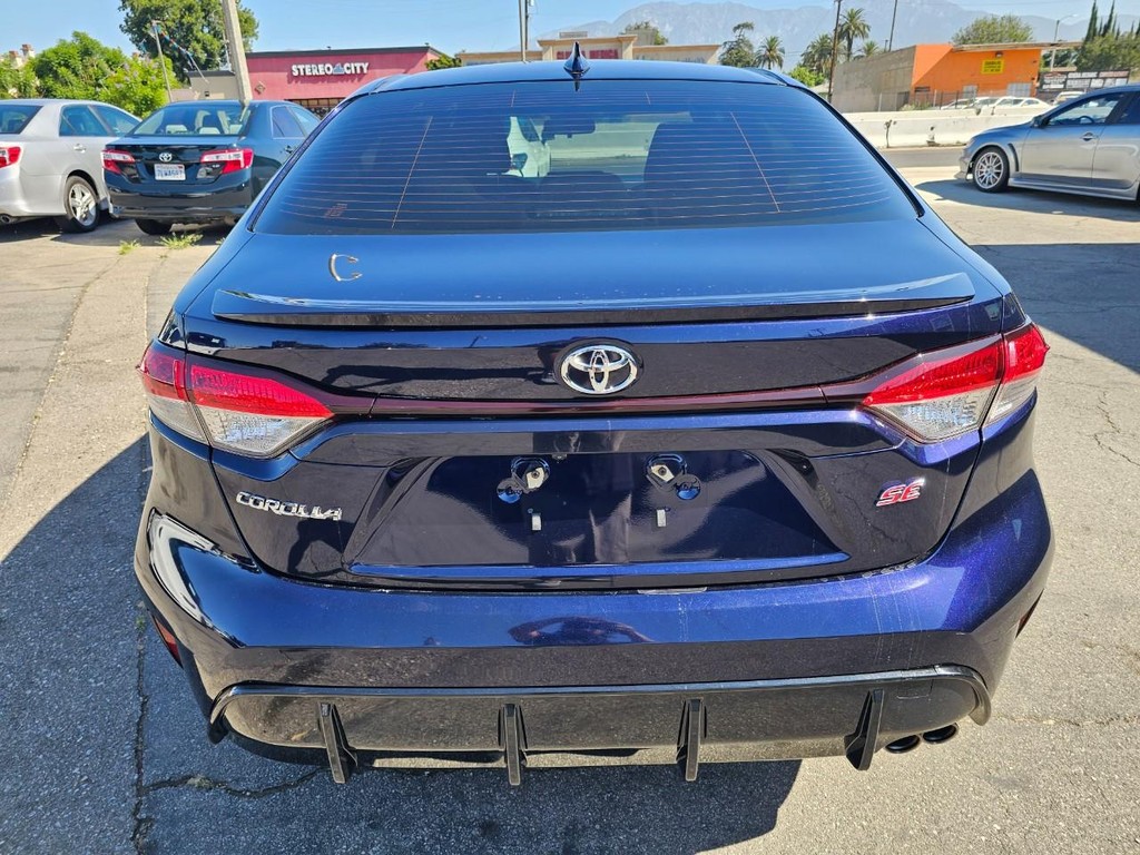 Toyota Corolla Vehicle Full-screen Gallery Image 4