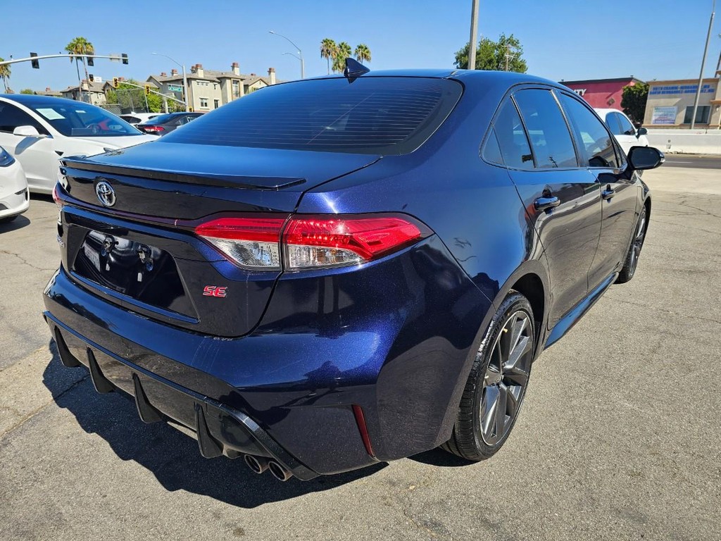 Toyota Corolla Vehicle Full-screen Gallery Image 5
