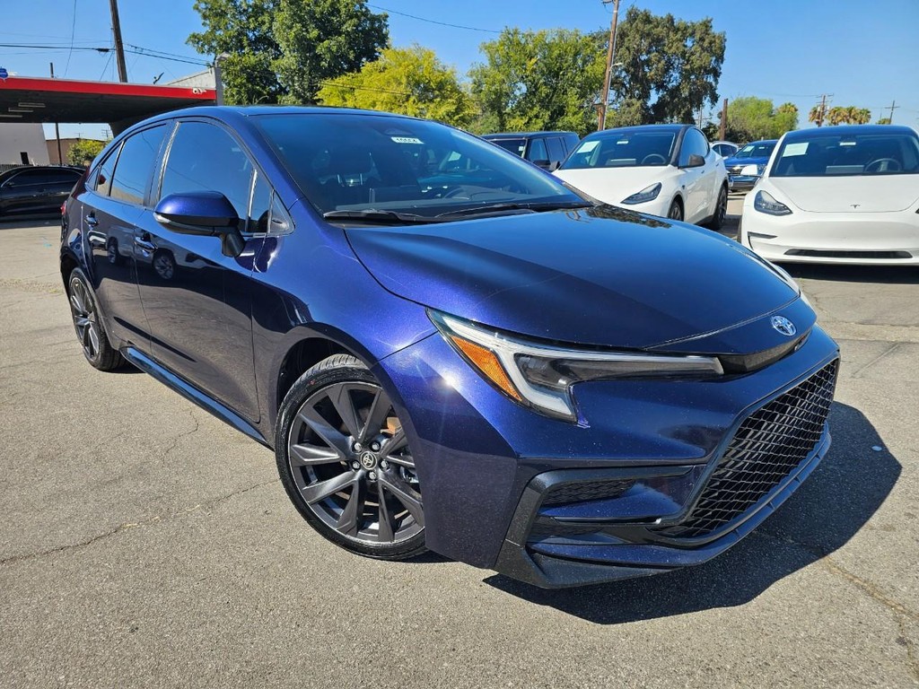 Toyota Corolla Vehicle Full-screen Gallery Image 7