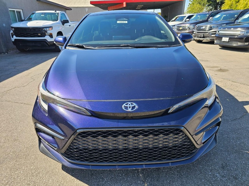 Toyota Corolla Vehicle Full-screen Gallery Image 8