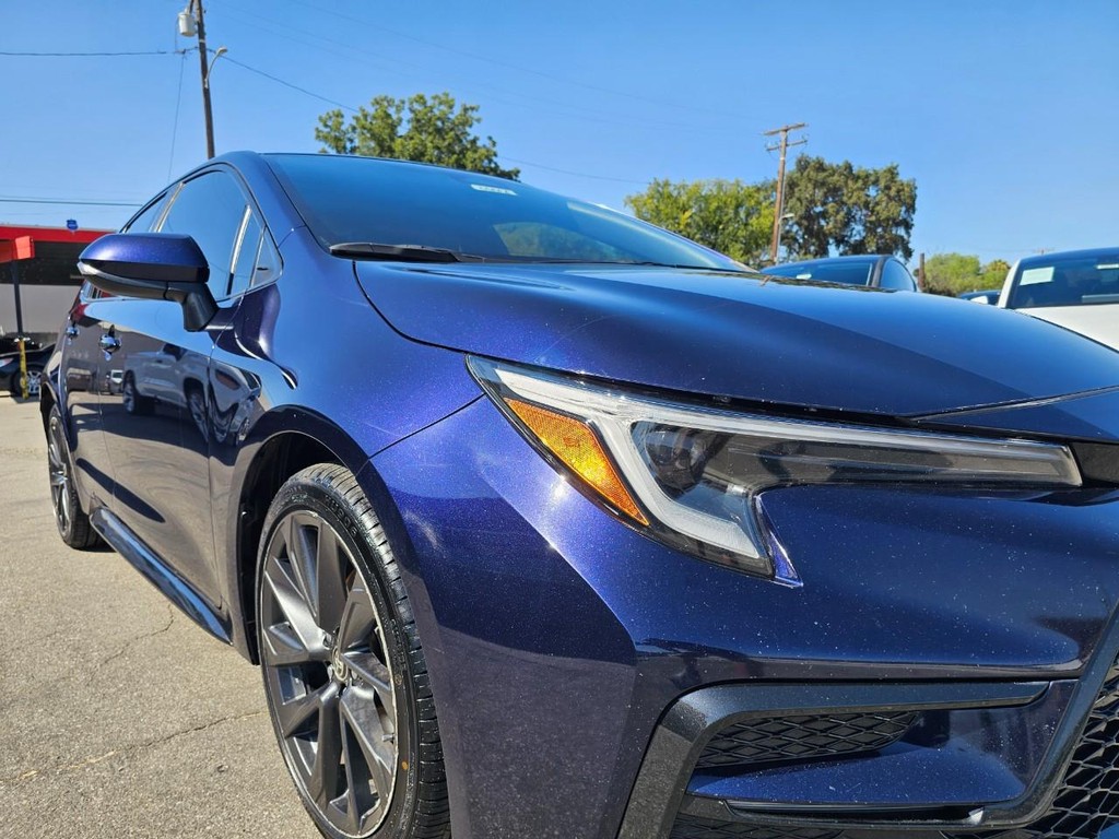 Toyota Corolla Vehicle Full-screen Gallery Image 9