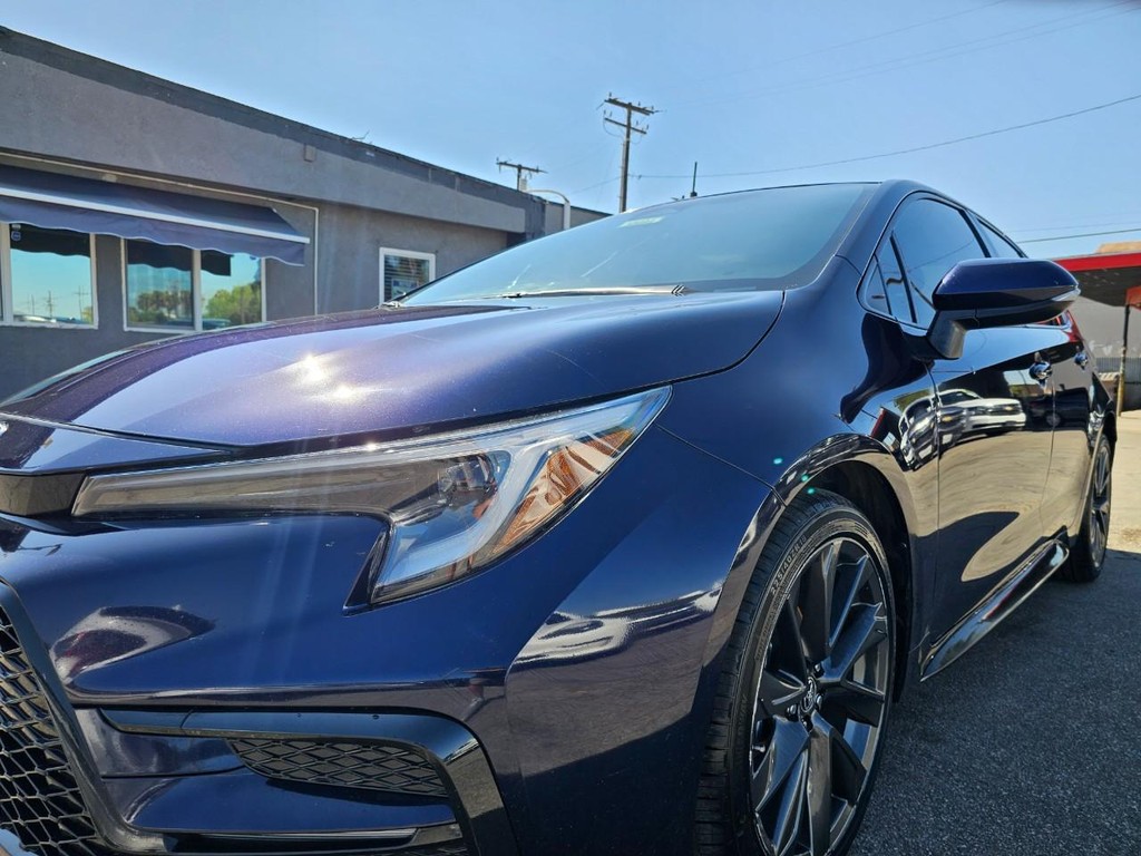 Toyota Corolla Vehicle Full-screen Gallery Image 10