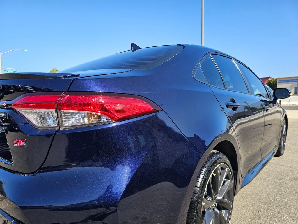 Toyota Corolla Vehicle Full-screen Gallery Image 12
