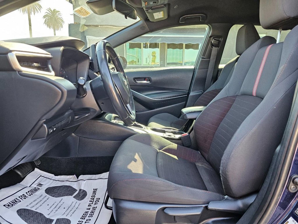 Toyota Corolla Vehicle Full-screen Gallery Image 17