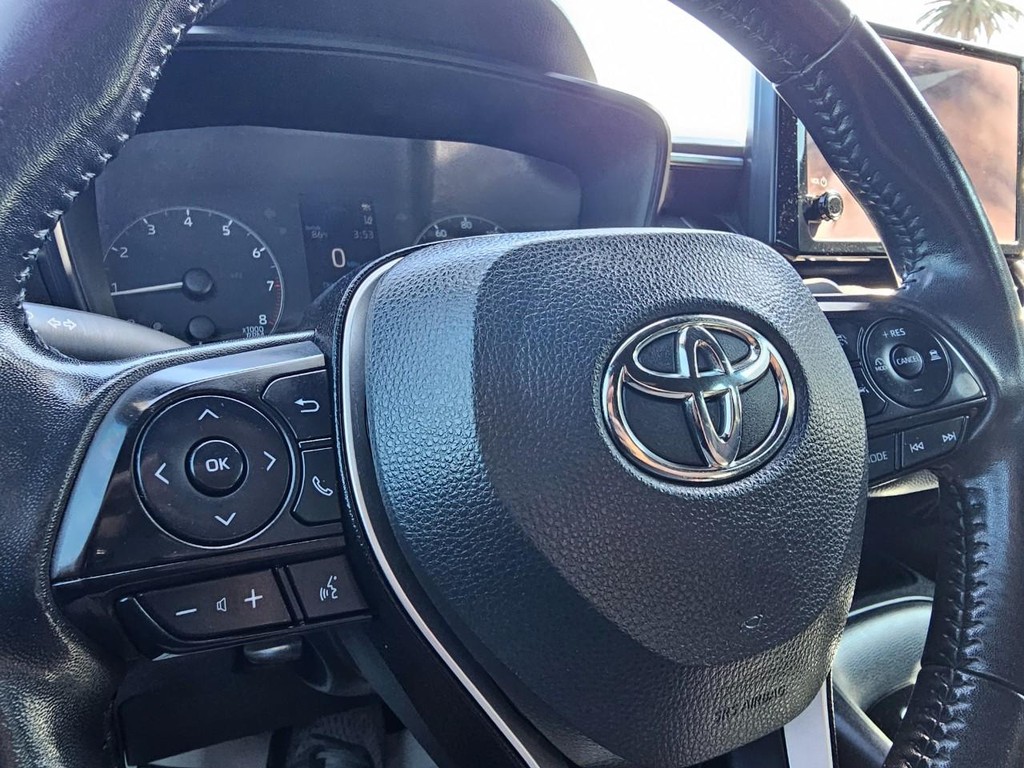 Toyota Corolla Vehicle Full-screen Gallery Image 18
