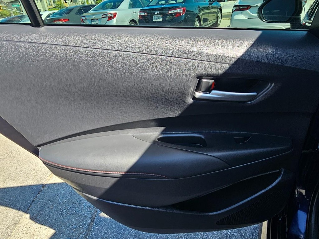 Toyota Corolla Vehicle Full-screen Gallery Image 23