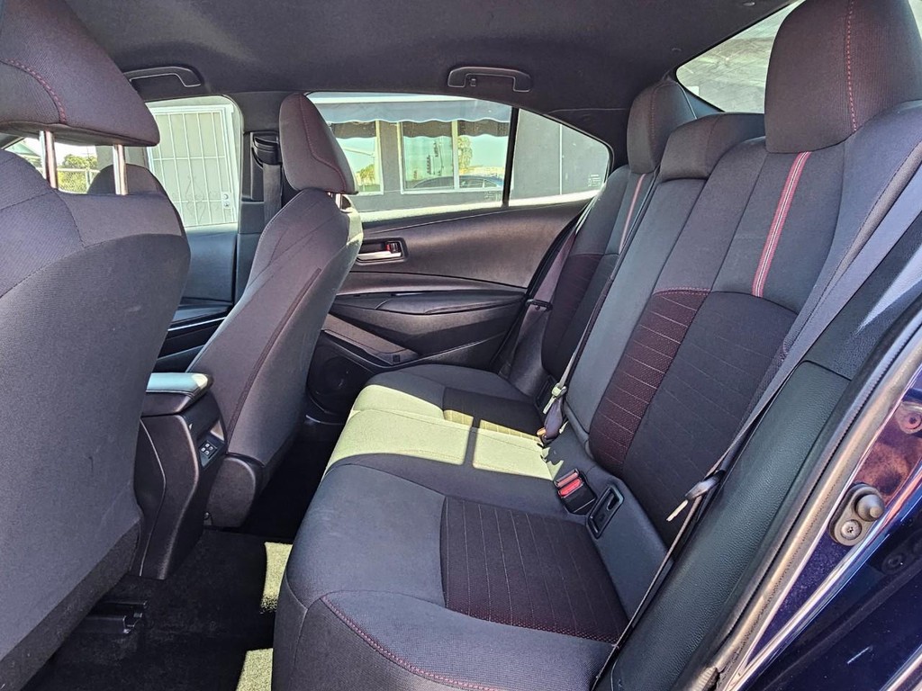 Toyota Corolla Vehicle Full-screen Gallery Image 24