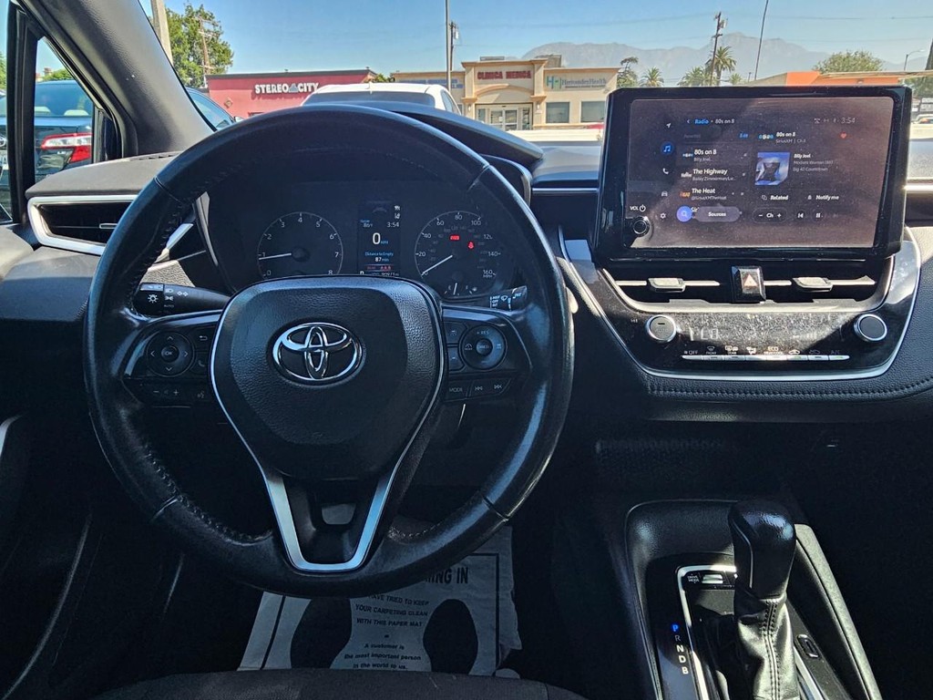 Toyota Corolla Vehicle Full-screen Gallery Image 27
