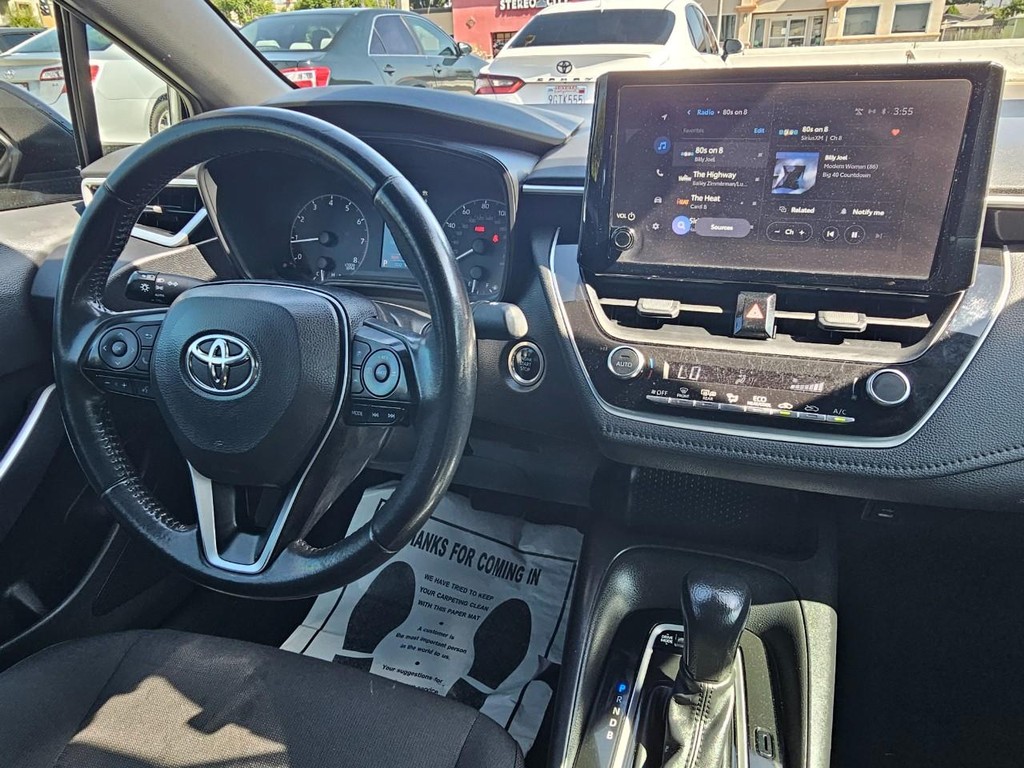 Toyota Corolla Vehicle Full-screen Gallery Image 29